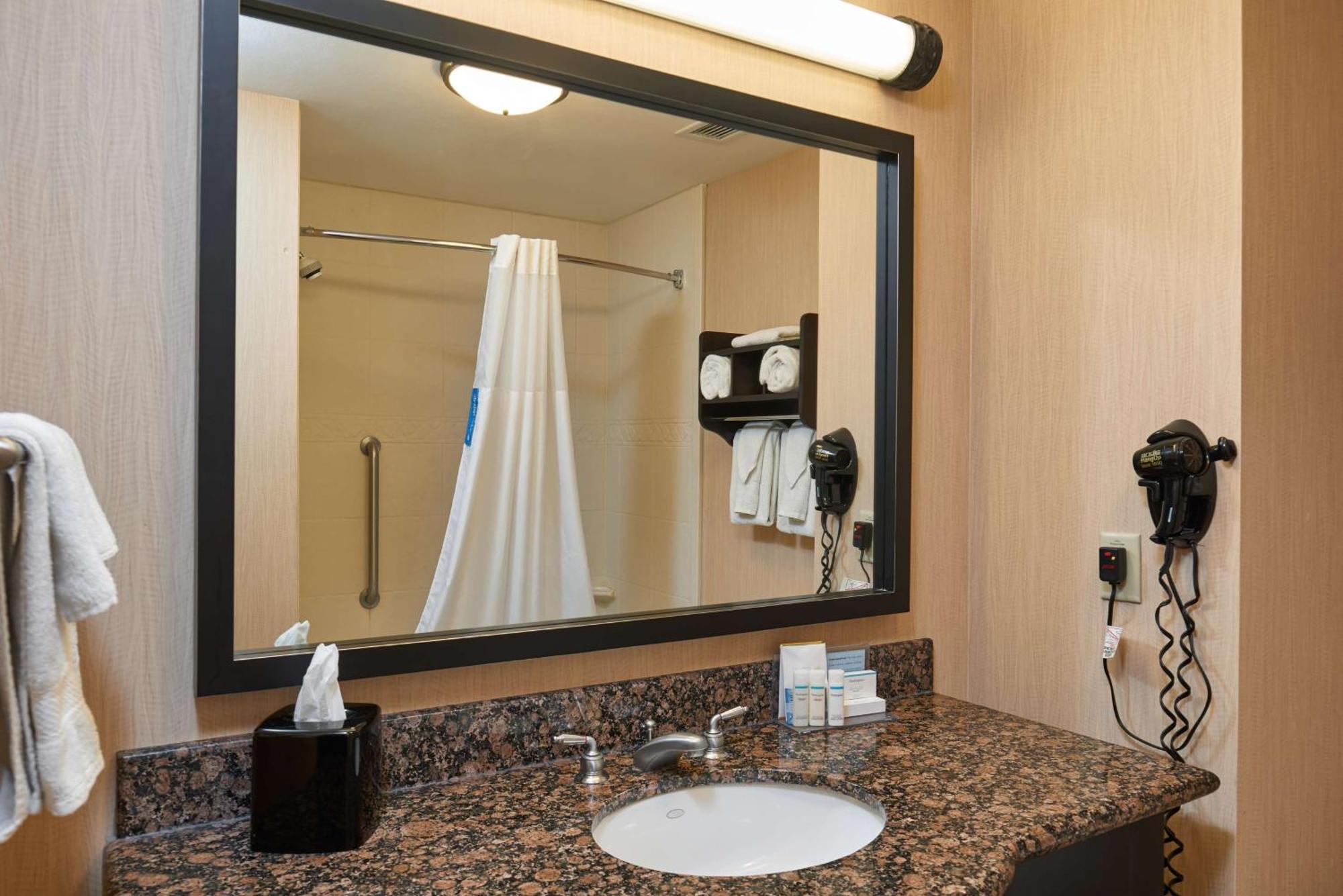 Hampton & Waco-south Hotel 3*