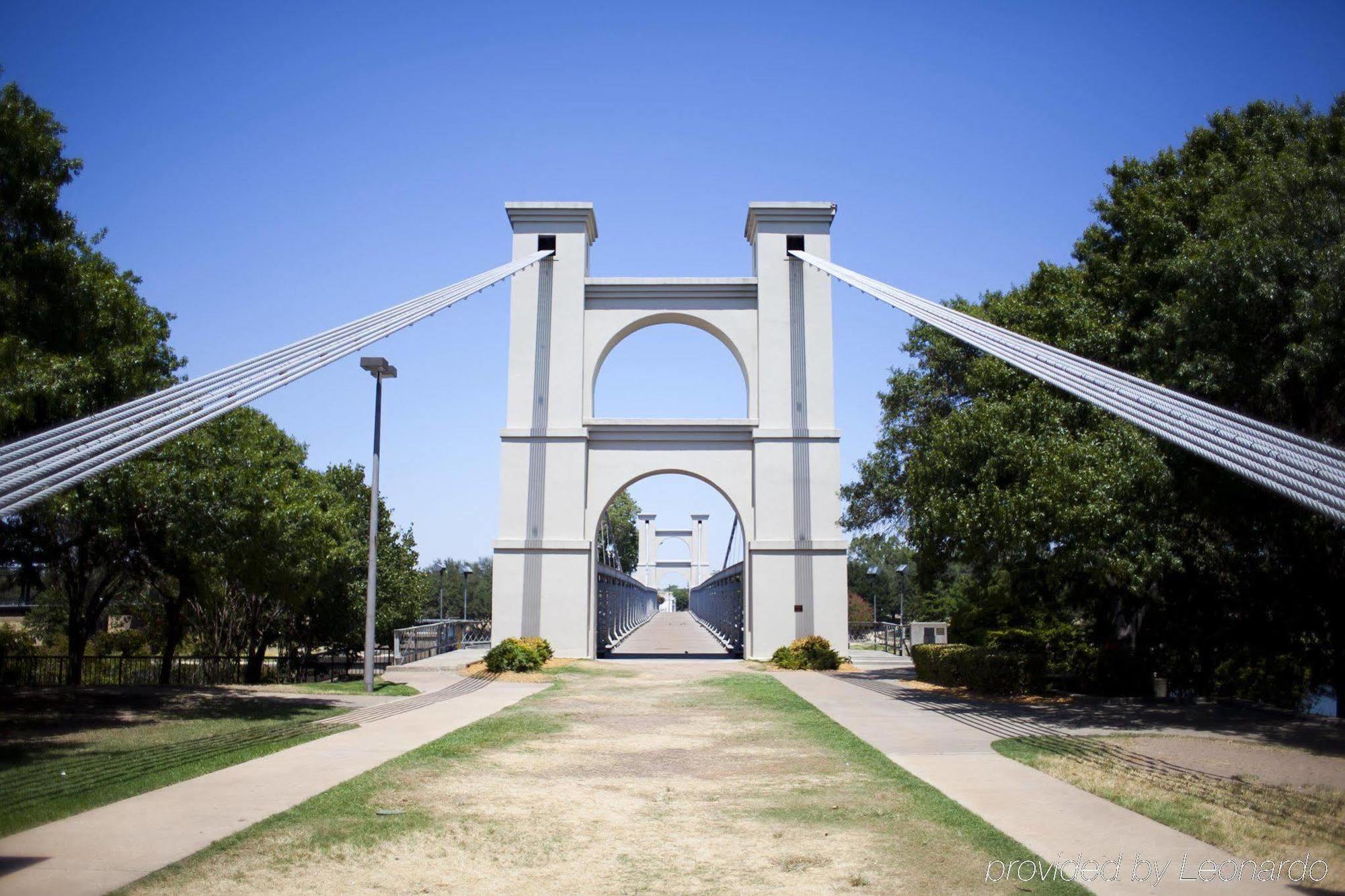 Hotel Hampton & Waco-south